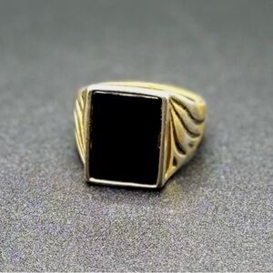 18k Gold Plate and Black Men's Ring.  Classic vintage styling. Size 11.